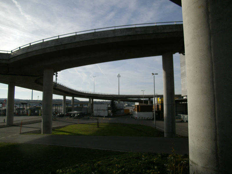 Zufahrtsrampe Flughafen Zürich